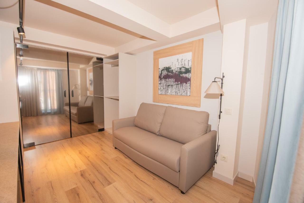 Puerta De Apartament Llanes